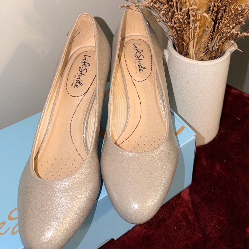 Life Stride NIB Women's Glittering Champagne Heels